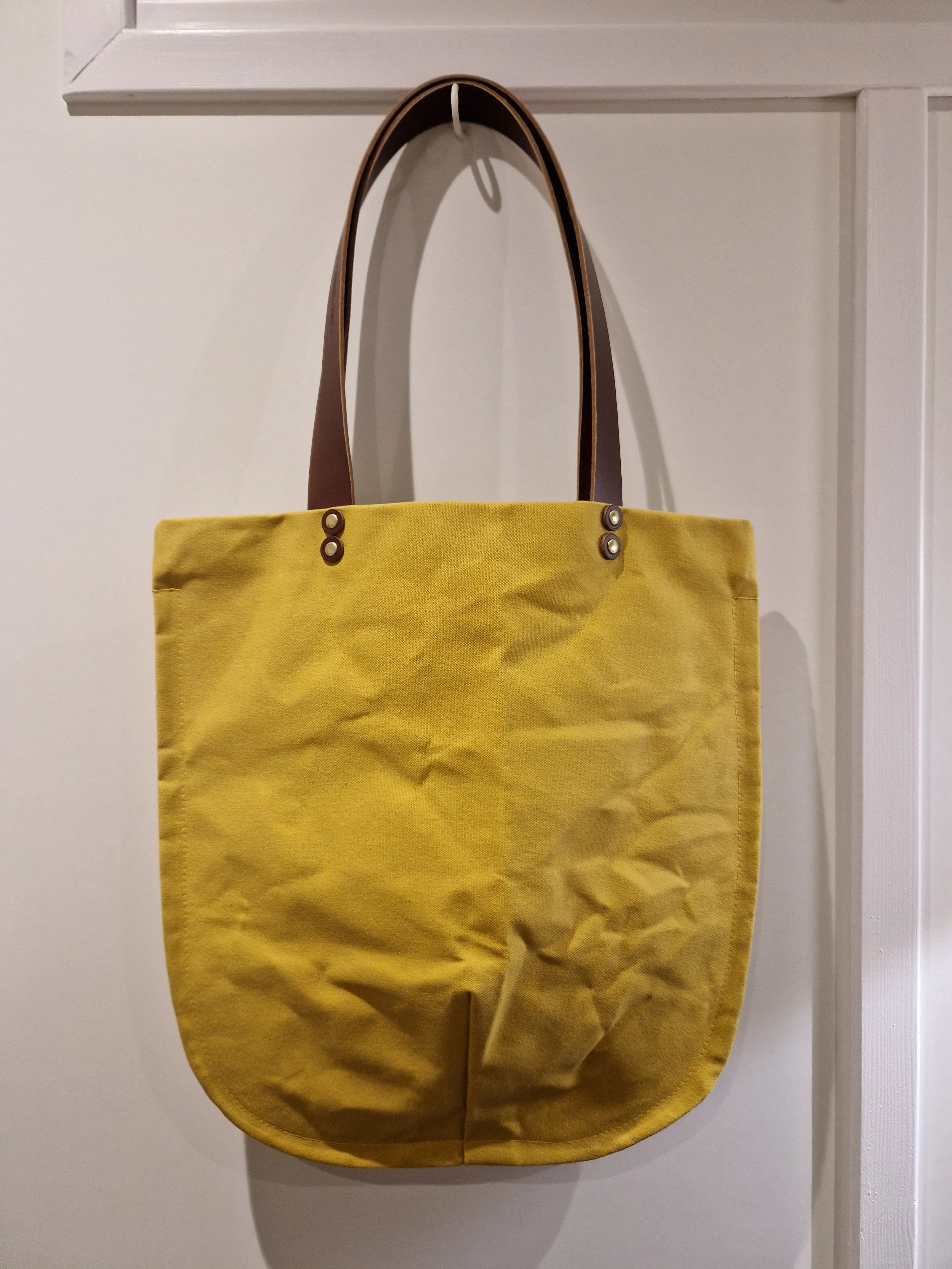 TOTELY SHOPPER in Yellow