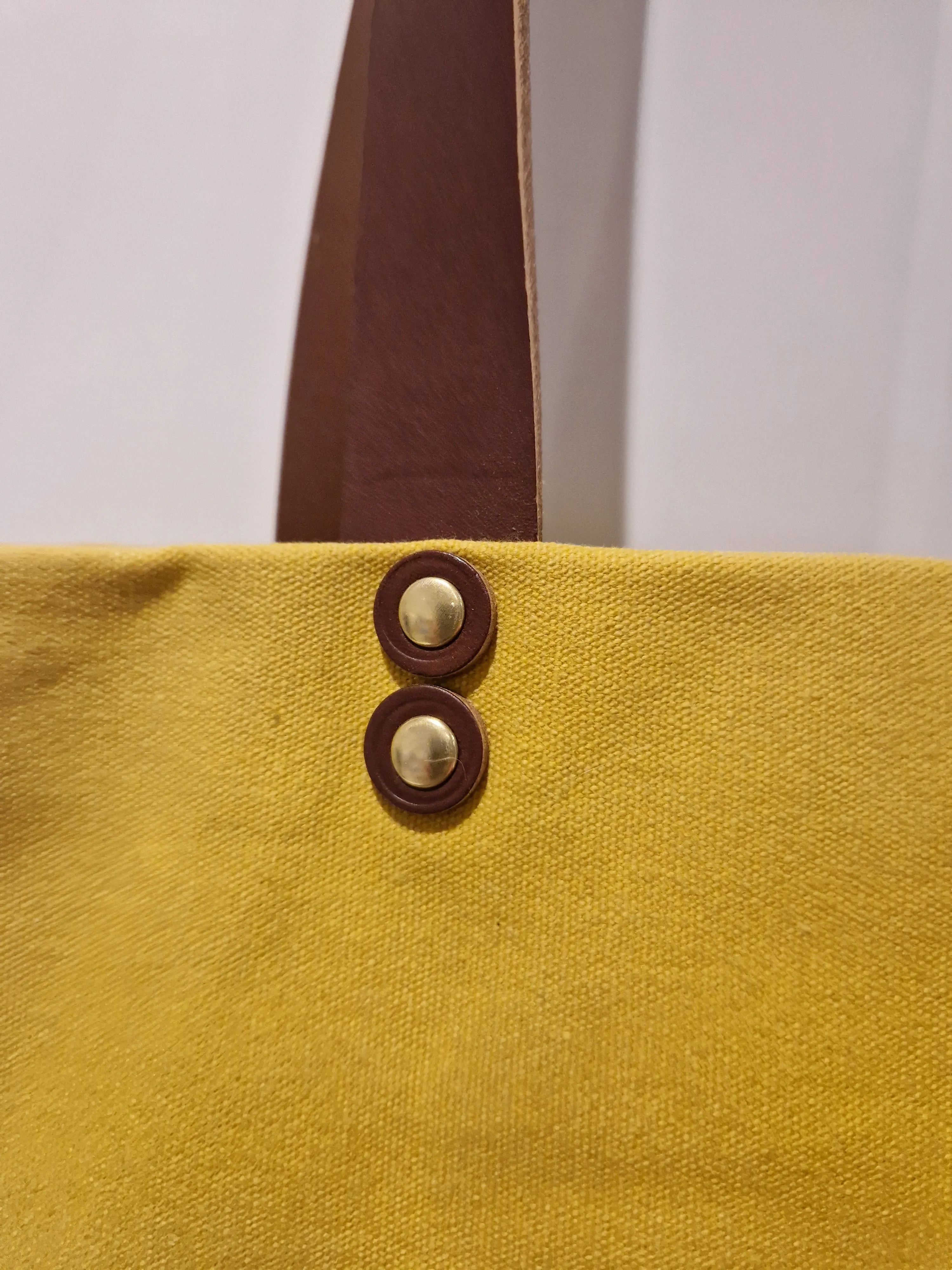 TOTELY SHOPPER in Yellow